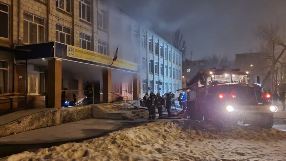 Женщина пострадала при пожаре в школе № 56 Волгограда